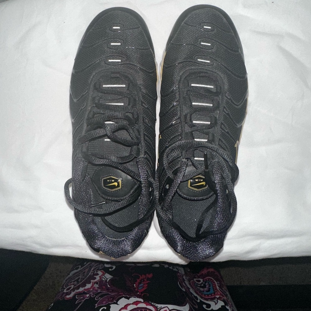Nike Kids Black and Gold Sneakers - Picture 10 of 11